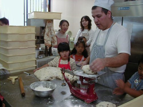 近所のパン屋さん　「アミラの店」